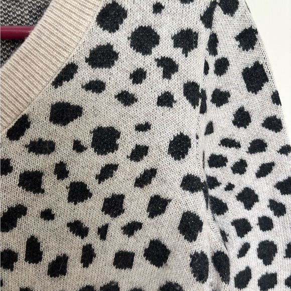 LOFT Black and White V-Neck Sweater - Picture 4 of 7